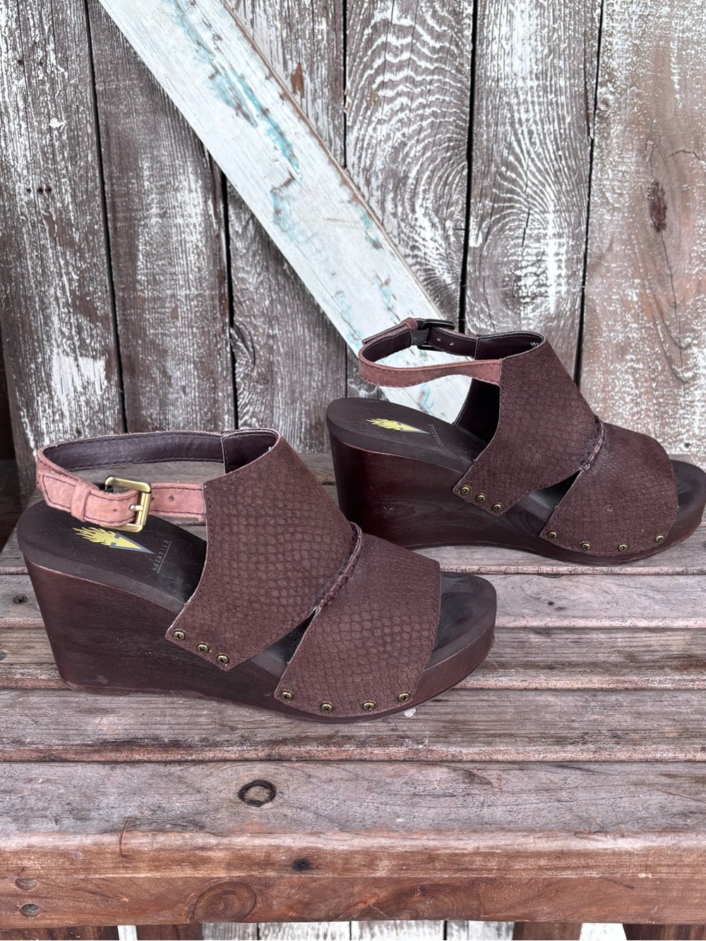 Volatile Brown Wedge Sandal Peep Toe Women’s 7